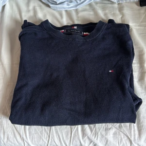 Blå Tommy Hilfigher tröja - Inga defekter, Storlek L.