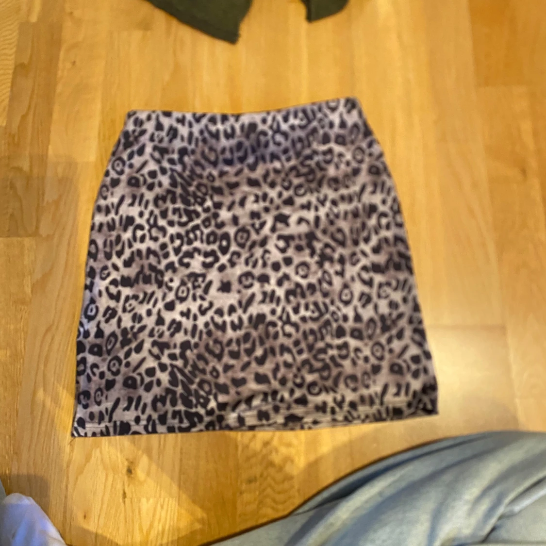 Leopardmönstrad kjol