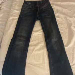 G star jeans i nyskick - Superfina G-star jeans i nyskick, säljer pga för små. I storlek w24 (tror jag) Köptes för 1495 o säljer för 700 Knappt använda