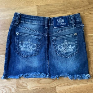 Victoria Beckham jeanskjol - jättesnygg, bra skick (betalning på Vinted ELLER swish)