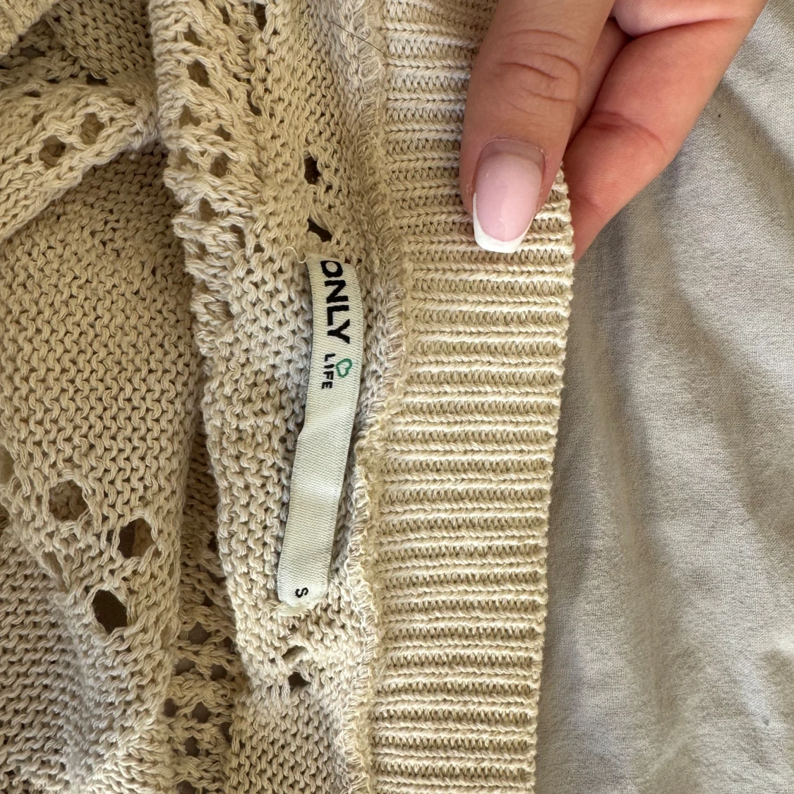 Beige offshoulder stickad tröja ONLY - 3