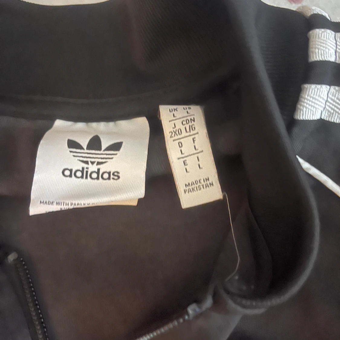 Svart Adidas track jacket med vita ränder - 2