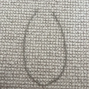 Snyggt silverhalsband från marianillsotter - Halsband från Maria Nilsdotter med dotter ingraverat. Nästan helt oanvänt men låset är trasigt (man kan gå till Maria Nilsdotter å fixa det)