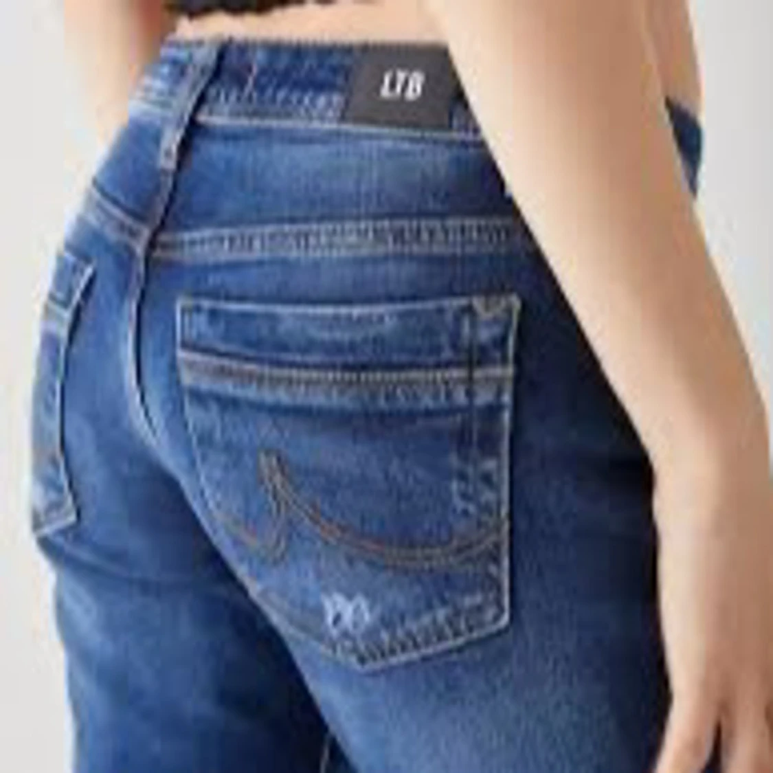 Blå bootcut jeans från LTB - 1