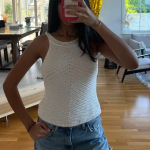 Stickad/virkad topp - Säljer då den blivit för liten för mig! (Jag brukar ha S i överdelar)