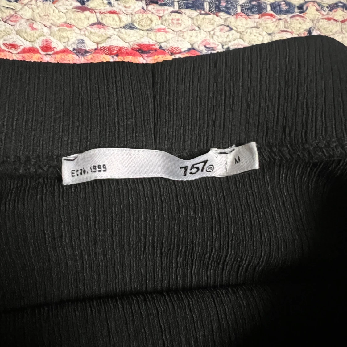 Svart volangkjol från 157, stl M - 1