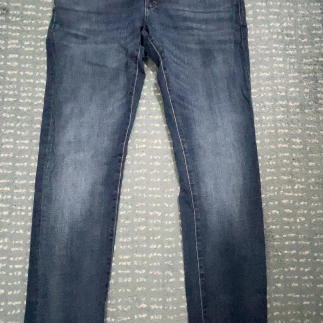 Mörkblå raka jeans