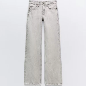 Jeans Zara  - Snygga grå jeans från Zara. Knappt använda o i väldigt bra skick!