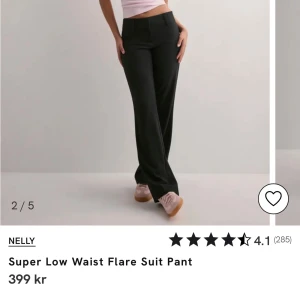 Kostymbyxor från Nelly - Säljer dessa kostymbyxor från Nelly, endast använda 2 gånger och är därav i toppenskick!! Nypris 399
