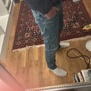 Blå jeans från Polo Ralph Lauren - Säljer ett par stilren jeans från Raulph Lauren. Storlek 30x32. Priset står inte skrivet i Sten!!! Kom med frågor och prisförslag.