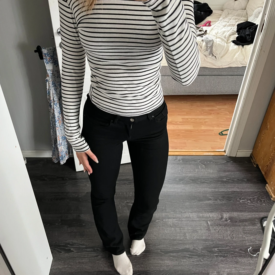 Vit och svart randig ribbad långärmad tröja - 1