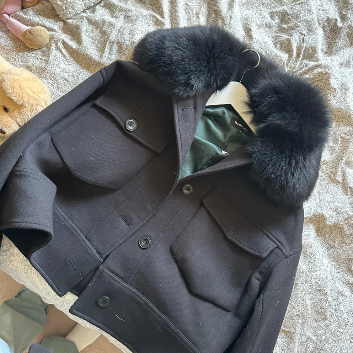 Svart jacka med fuskpäls från MEOTINE - 4