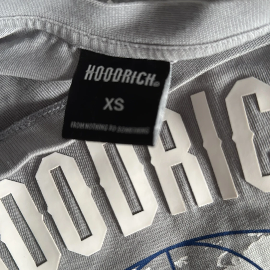 Grå t-shirt från Hoodrich - 2