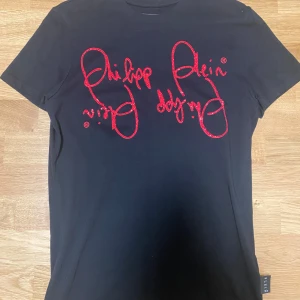 Philipp Plein T-shirt - Säljes med originallåda, alla kristaller sitter kvar. Äkta.