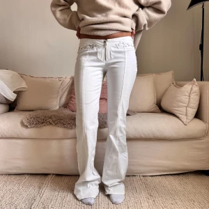 Jeans!  - Så snygga jeans, defekt fläck i bak men syns inte så mycket