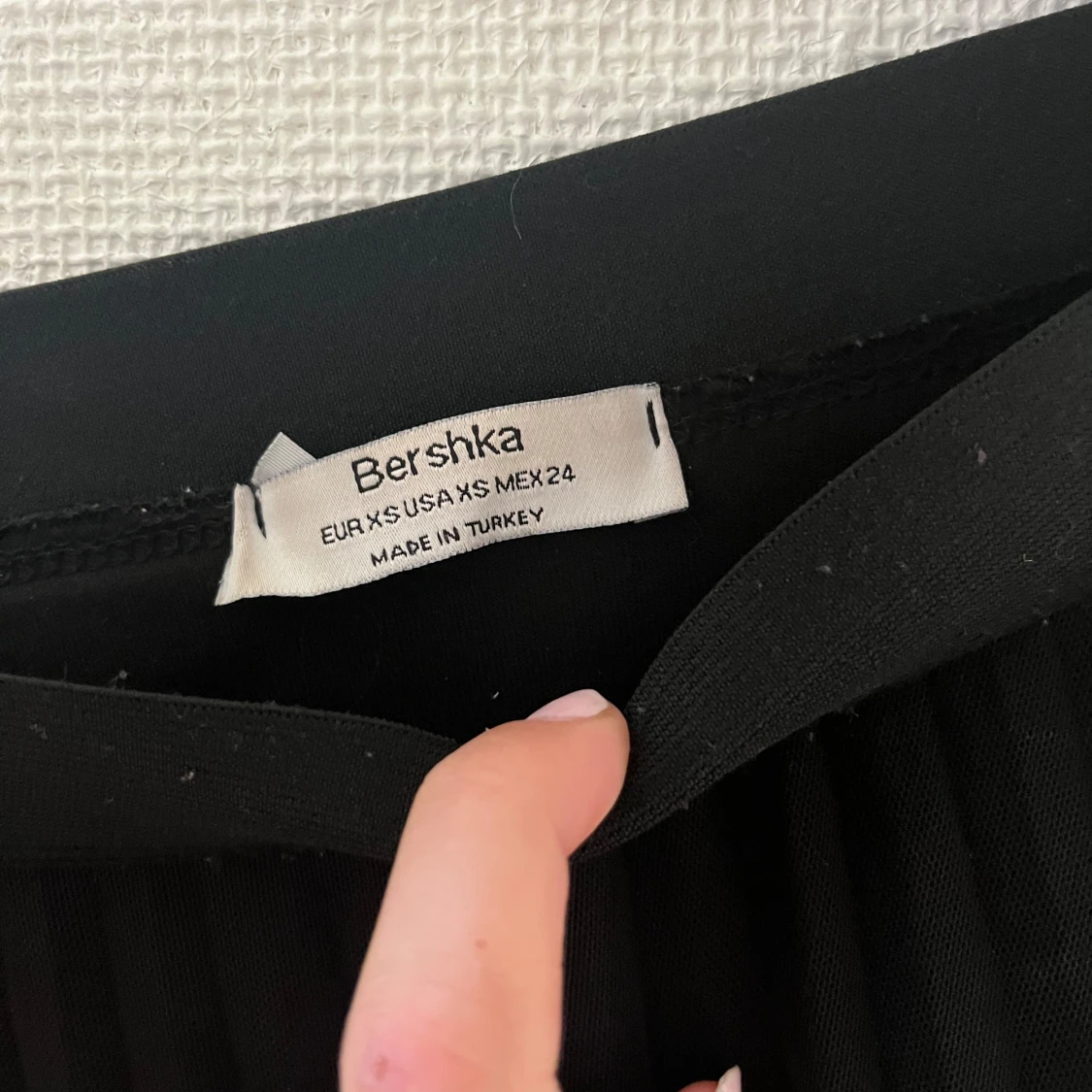 Svart plisserad midikjol Bershka - 4