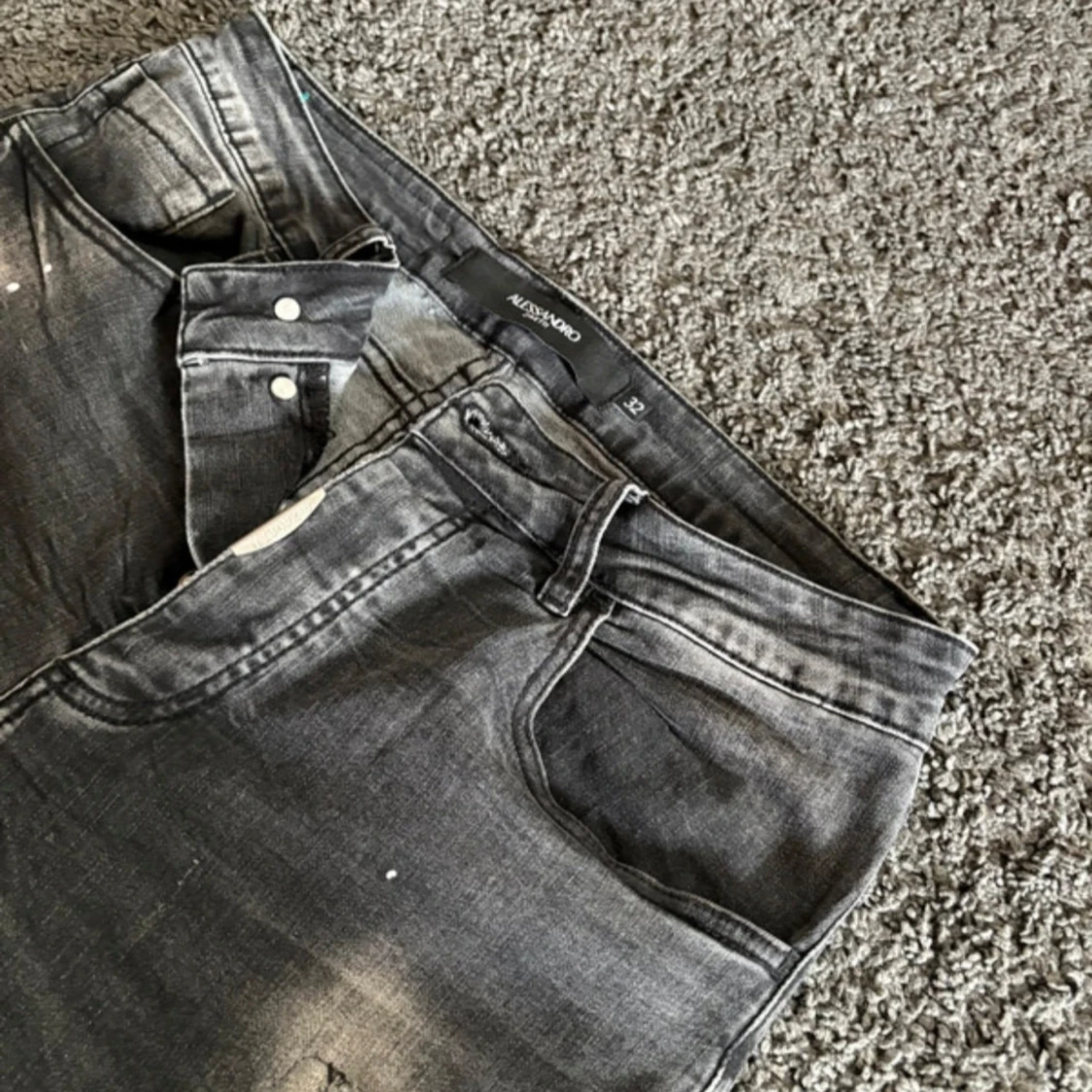 Grå slitna jeans från Alessandro Zavetti - 3