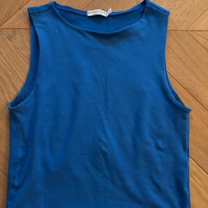 Seamless Tank Top - Mycket bra skick, väldigt mjuk, lite crop i passformen.