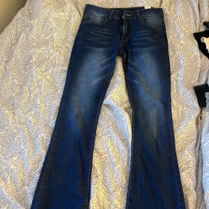 Blå bootcut jeans - mörk blåa bootcut jeans💓