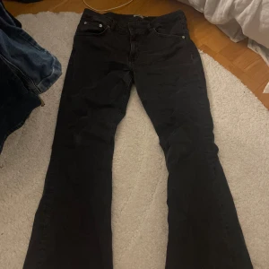 Lågmidjade bootcut jeans  - Lågmidjade bootcut jeans ifrån lager 157. Inga defekter aldrig använda.