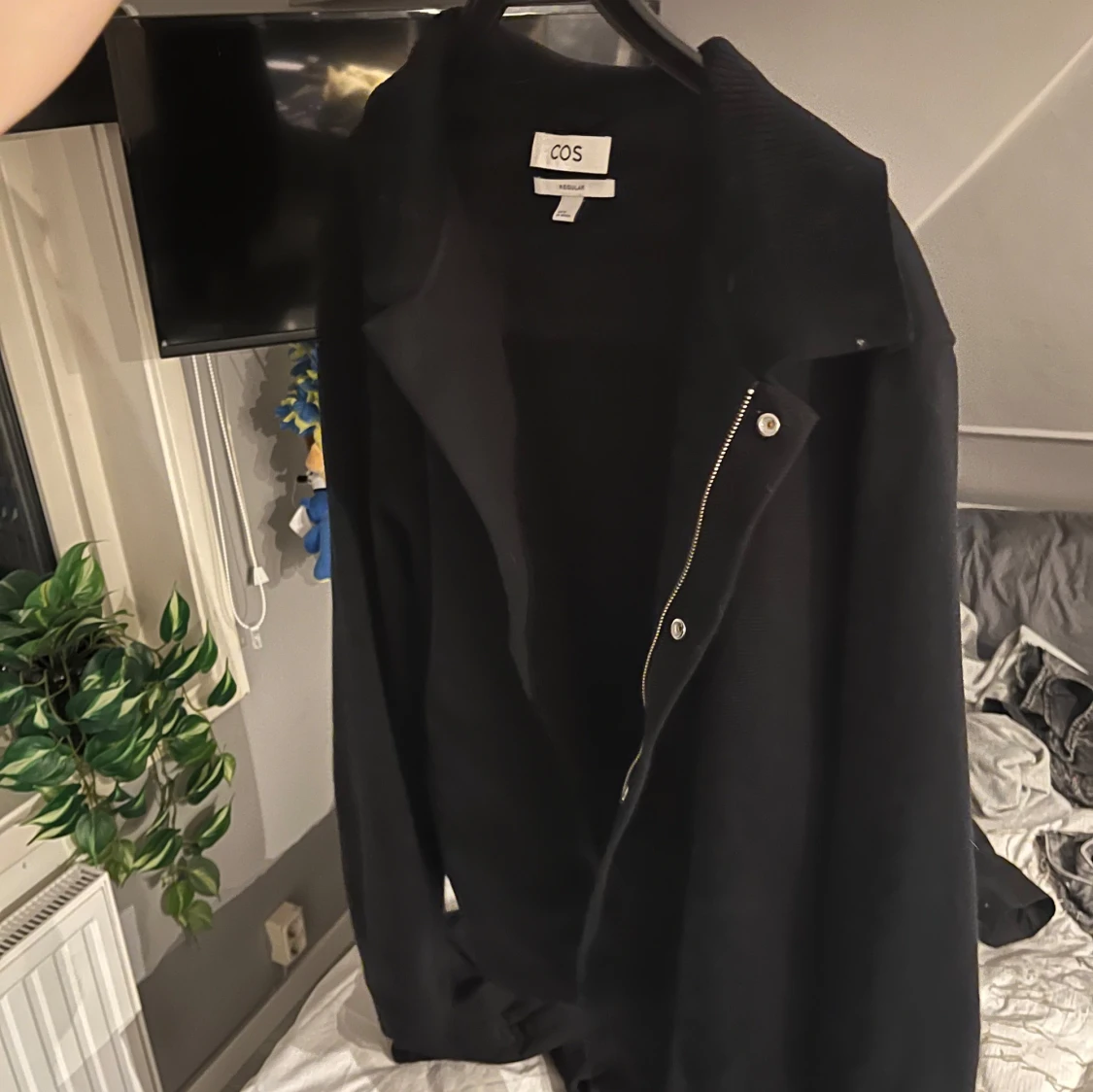 Svart stickad overshirt från COS - 1