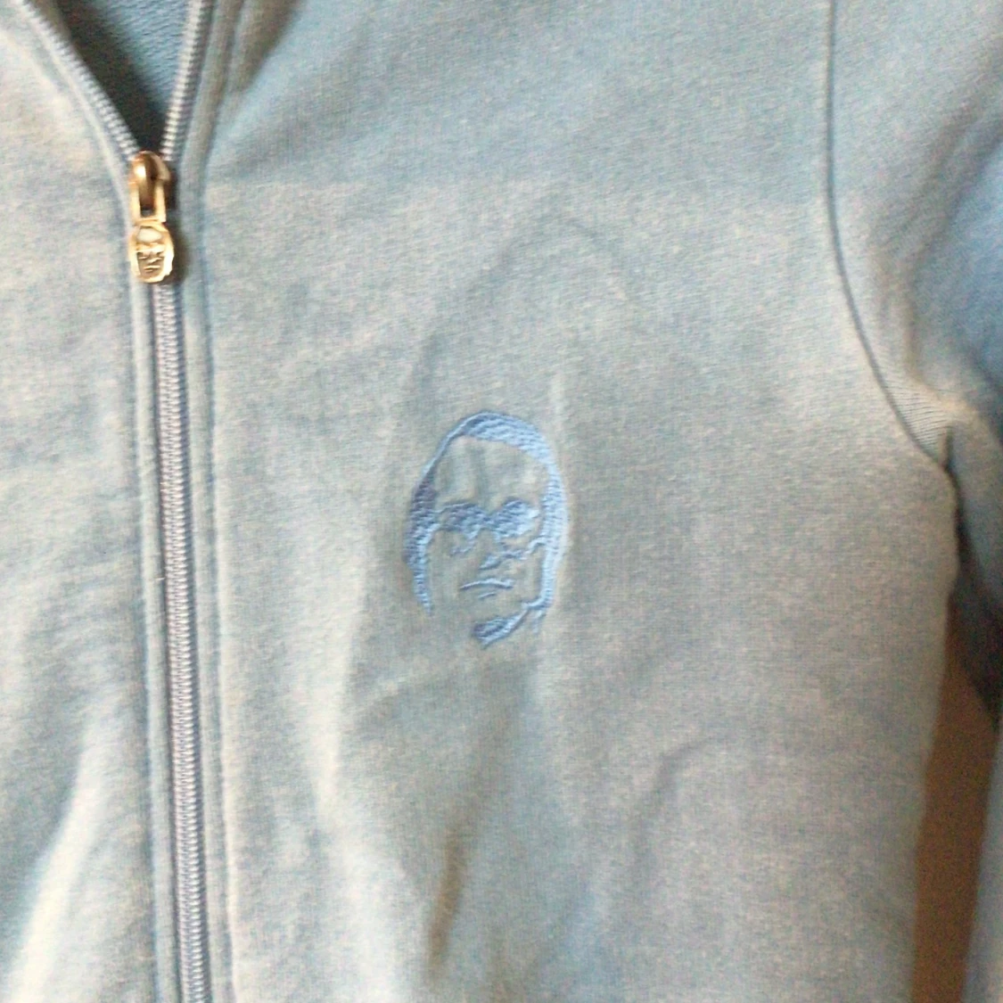 Blå hoodie med dragkedja - 1