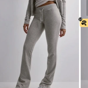 Lågmidjade mjukisbyxor - Skitsnygg mjukisbyxor från Nelly som är slutsålda! Så fina men är lite för små för mig därför säljer jag 