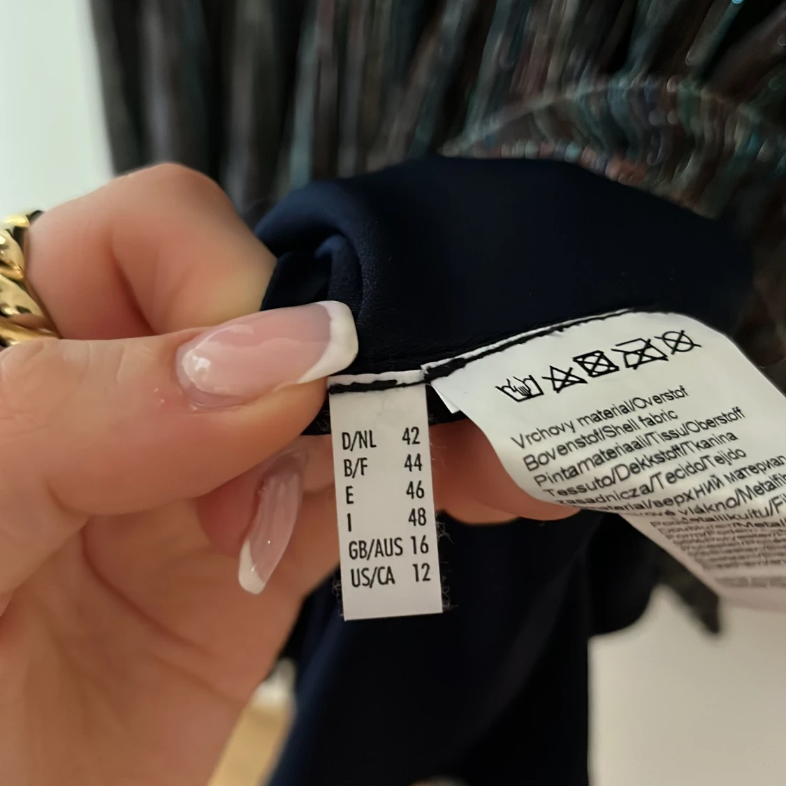 Glittrig klänning från SWING - 3