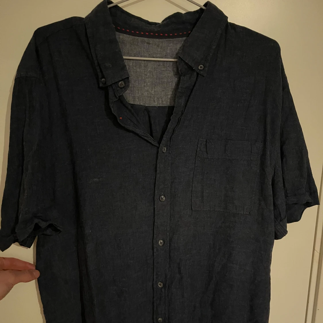 Mörkblå linneskjorta med kort ärm - 1