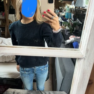 Stickad marinblå tröja  - Den är i st 146-152 men funkar för mig som vanligt vis har 158-164/ xs-s 💞💞