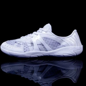 Cheer skor  - Säljer dessa cheer skor eftersom ja har valt att sluta. Man ser knappt att de e använda. ❤️