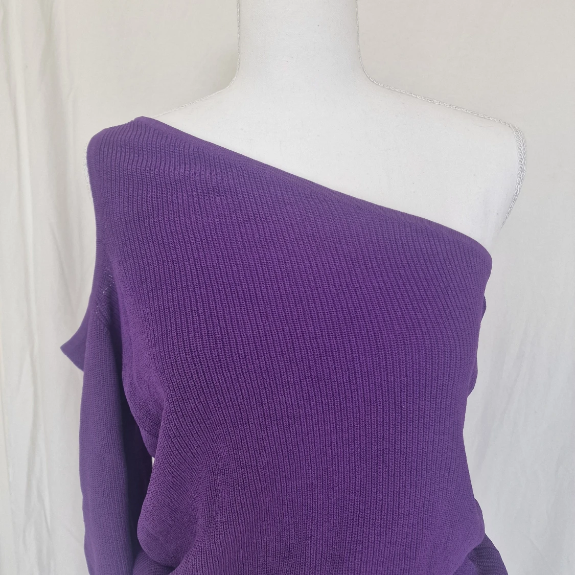 Lila stickad offshoulder-tröja från Copenhagen Muse - 1