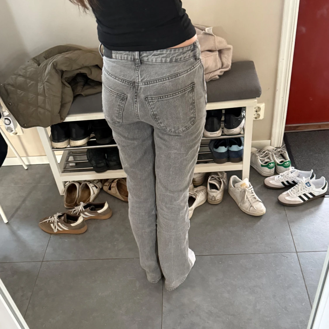 Grå jeansbyxor från Gina tricot - 1