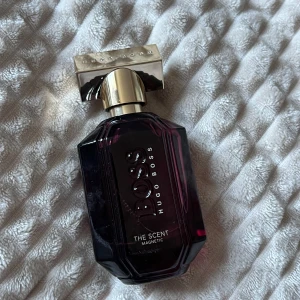 Hugo Boss The Scent Magnetic - Jättegod parfym köpt på kicks för ungefär en månad sen. 