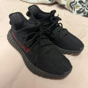 Adidas Yeezy 350 Breds - Adidas Yeezy 350 Breds. Storlek 40. 