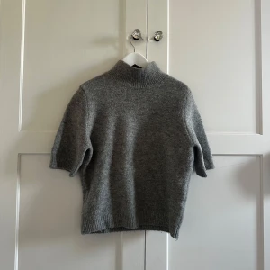 Grå stickad tröja från Zara  - Söt tröja från Zara