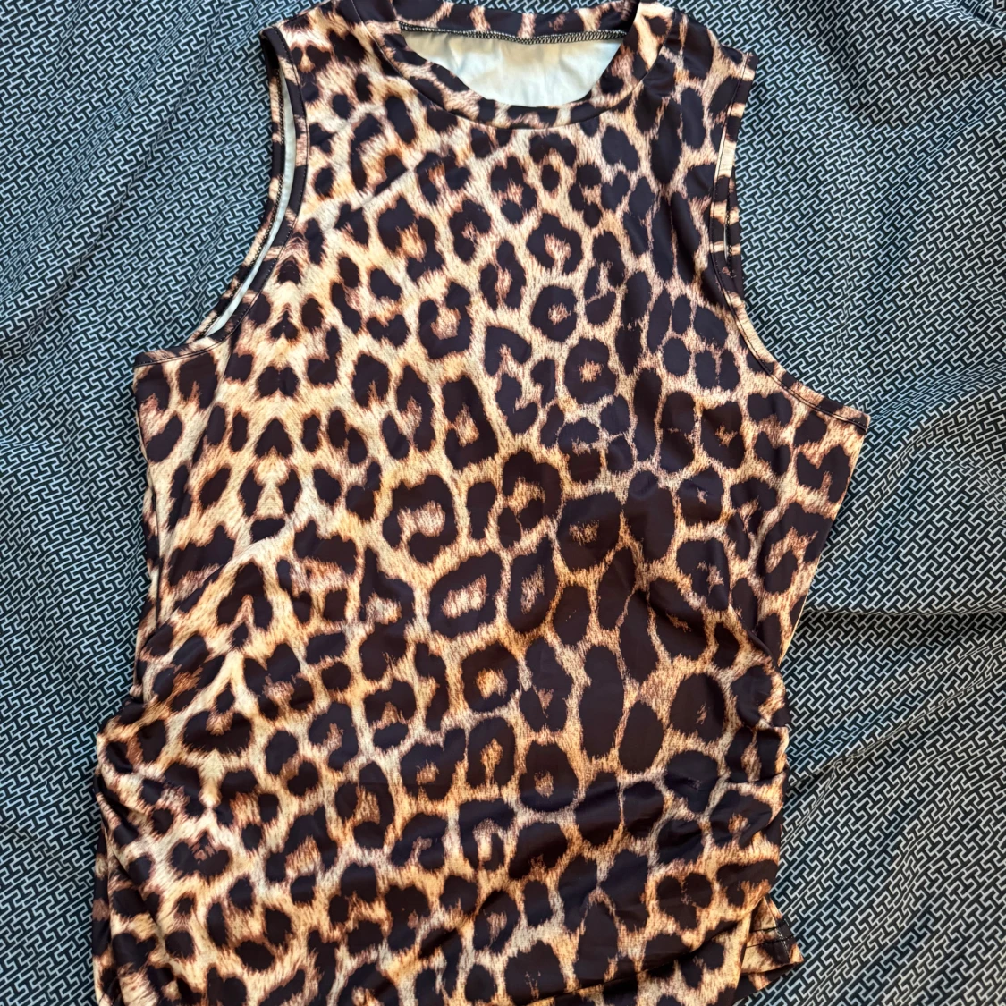 Leopardmönstrad ärmlös topp