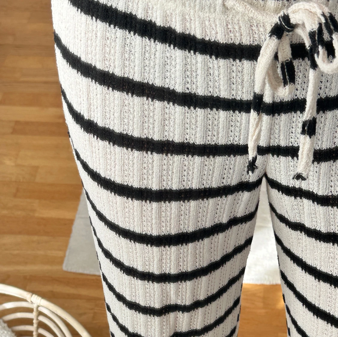 Virkade/ stickade randiga byxor