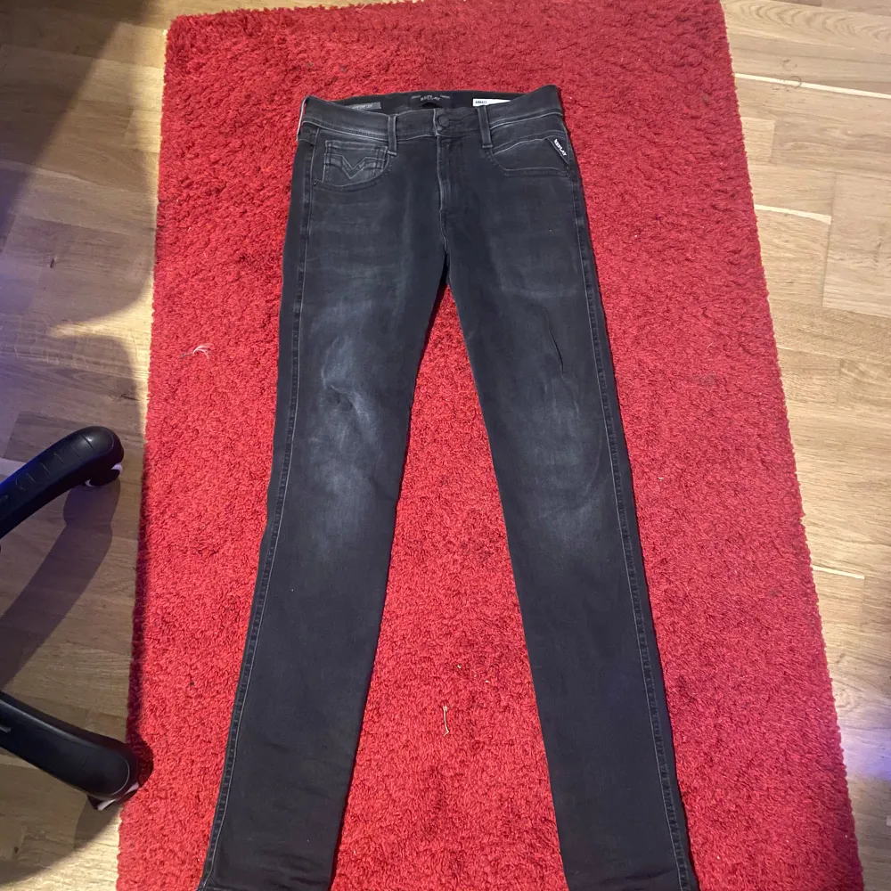 Svarta replay anbass hyperflex. Storlek 28 32. Använda 3 gånger och priset kan sänkas på snabb affär.. Farkut & Housut.