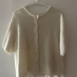 Stickad trekvarts kofta - Jättefin kofta från gina tricot. 