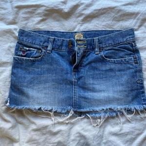 Jeanskjol från abercombie & fitch - Supersnygg jeanskjol som är perfekt nu till sommaren! ☀️💓