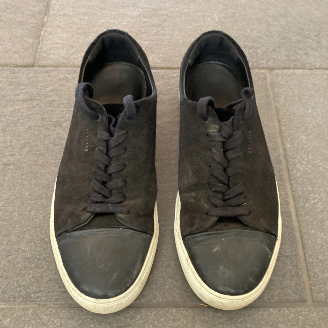 Svarta sneakers från Axel Arigato