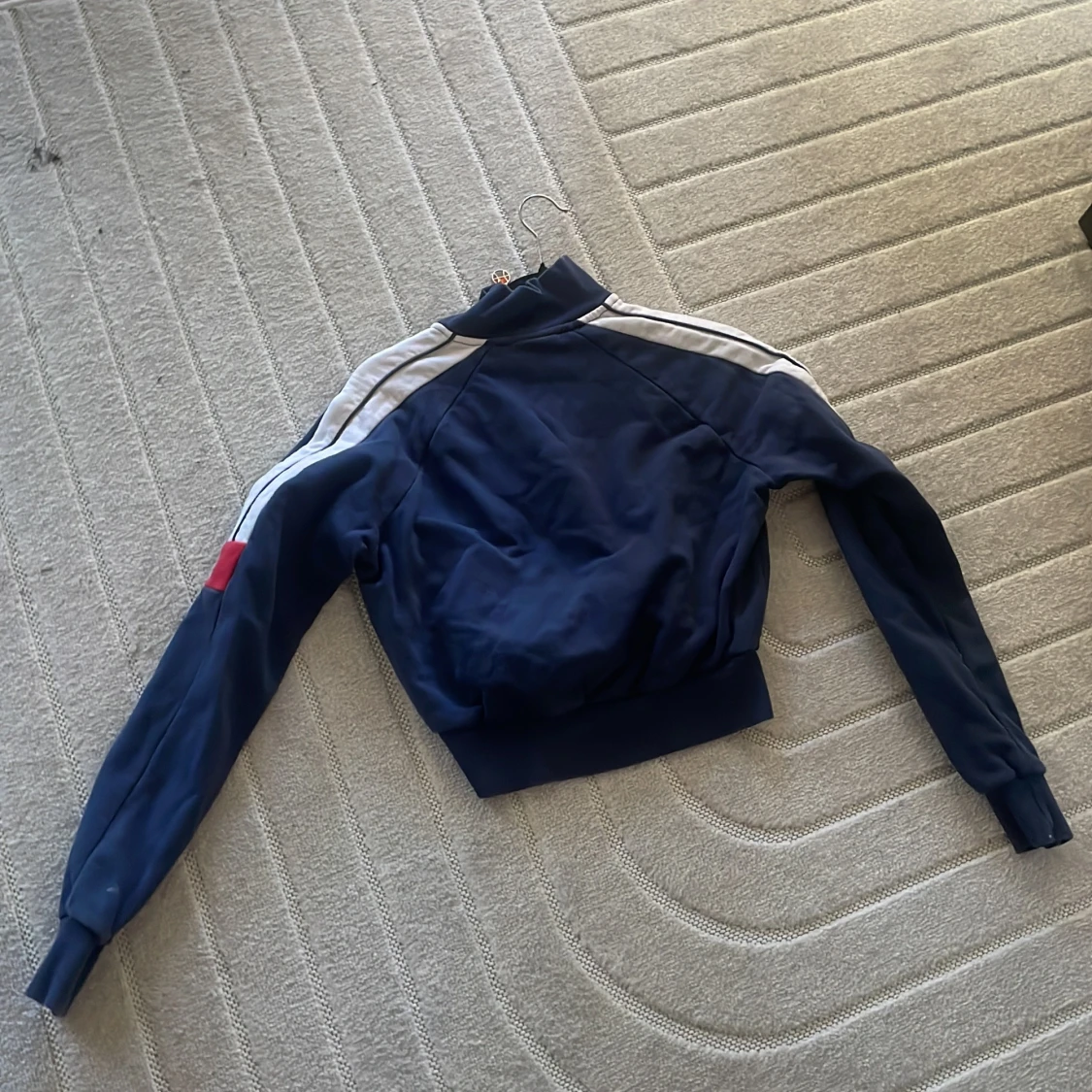 Mörkblå träningsjacka från Ellesse - 1