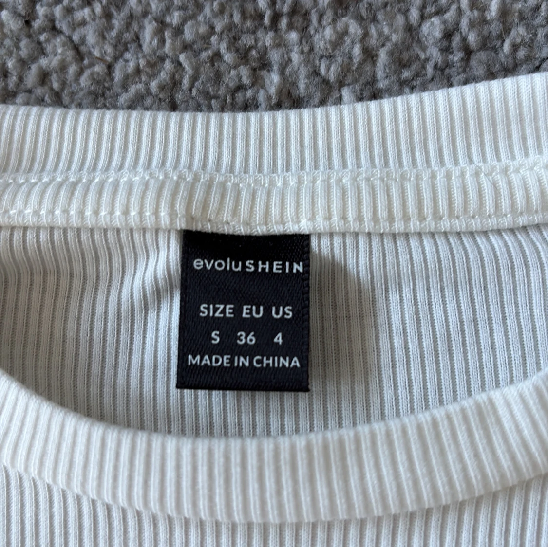 Vit ribbad långärmad topp från evolusHEIN - 2