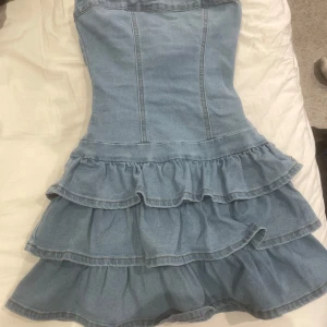 Jeans klänning - Super fin jeans klänning! Pris kan diskuteras vid snabb affär använd typ 2 gånger