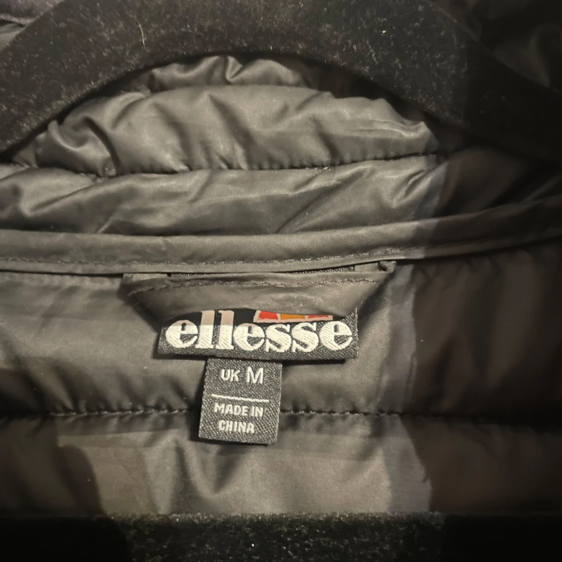 Svart dunväst från Ellesse - 2