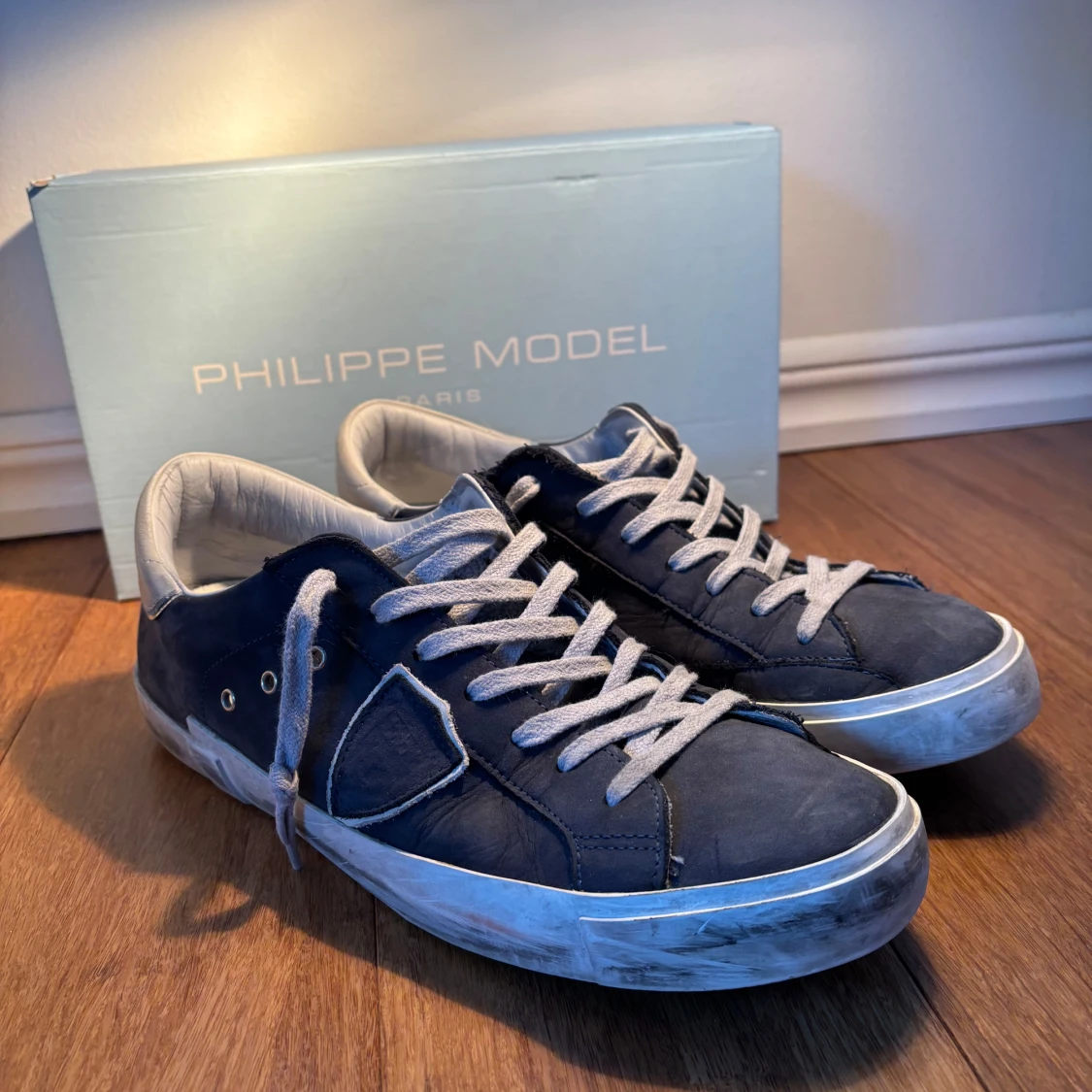 Mörkblåa sneakers från Philippe Model - 1