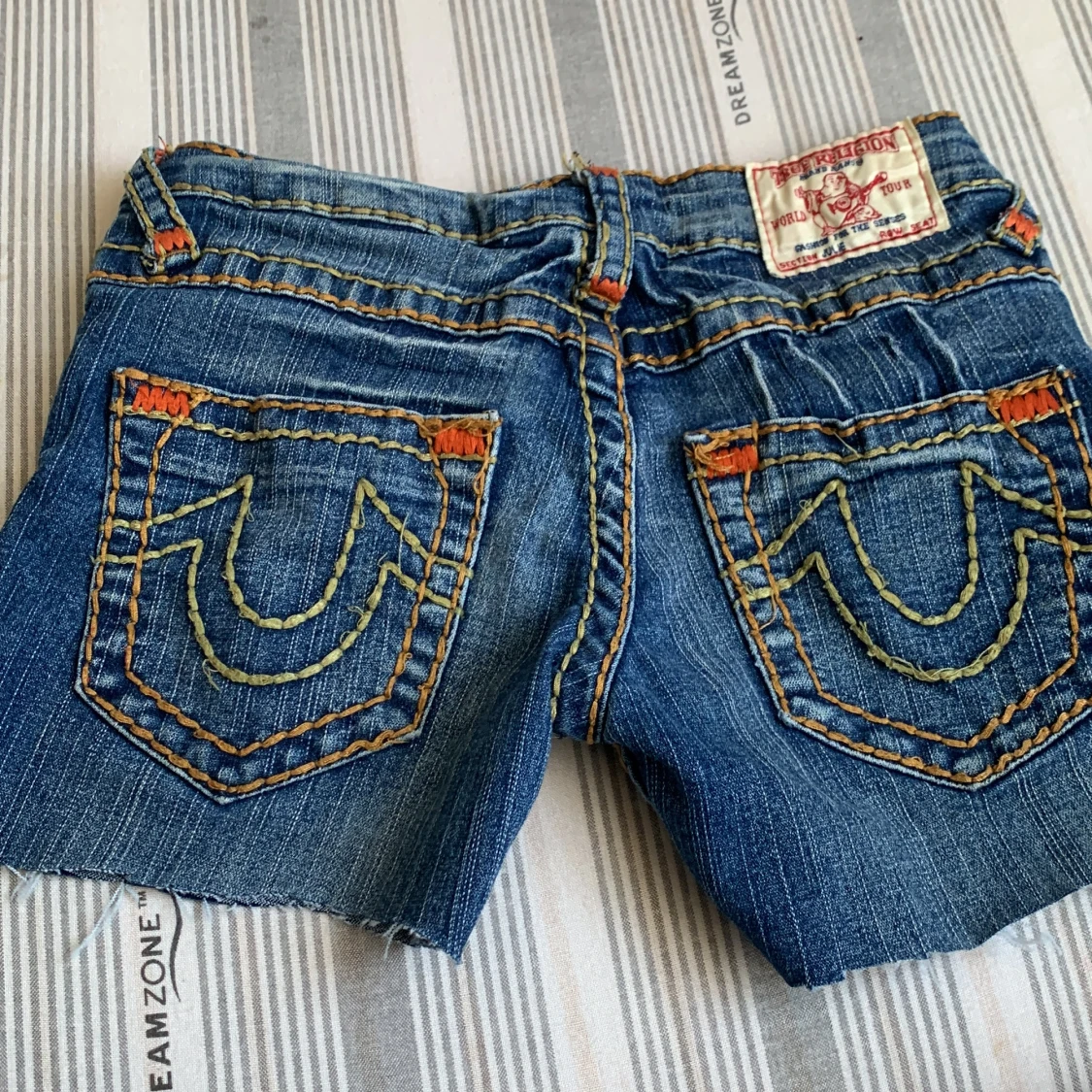 Blå jeansshorts från True Religion - 1