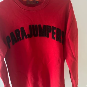 Röd sweatshirt Parajumpers - Säljer en röd sweatshirt från Parajumpers. Storlek S