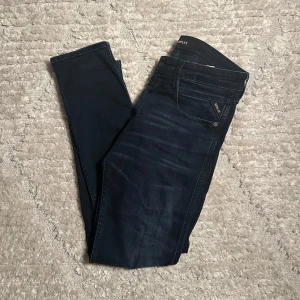 Replay Anbass  - Säljer ett par Replay Anbass jeans i slim fit-modell | 9,5/10 skick | Hör av er om ni har funderingar! OBS! Använt dem typ 2ggr och dem är köpta för 1200kr. Kan gå ner i pris vid snabb affär!